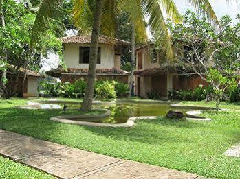 Kosgoda Beach Resort Экстерьер фото